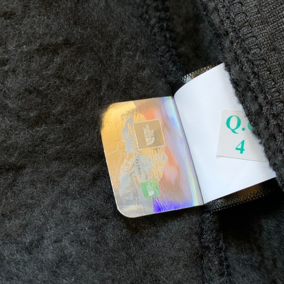 The North Face Men’s North Peak Black Fleece Vest - Picture 8 of 8